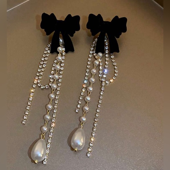 Nwt Bow Pearl and Diamond drop earrings - Picture 2 of 5